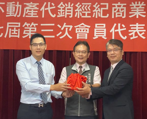 五⼗甲執⾏長張秋明 接任桃園代銷公會理事長